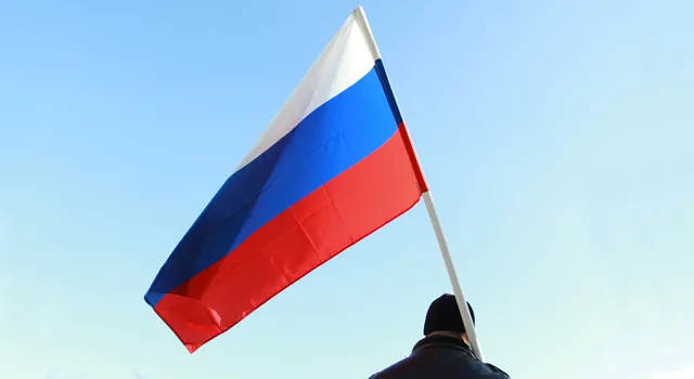 В ЛДПР предлагают сменить государственный флаг РФ на имперский триколор