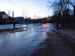 Штормовое предупреждение объявлено в Санкт-Петербурге