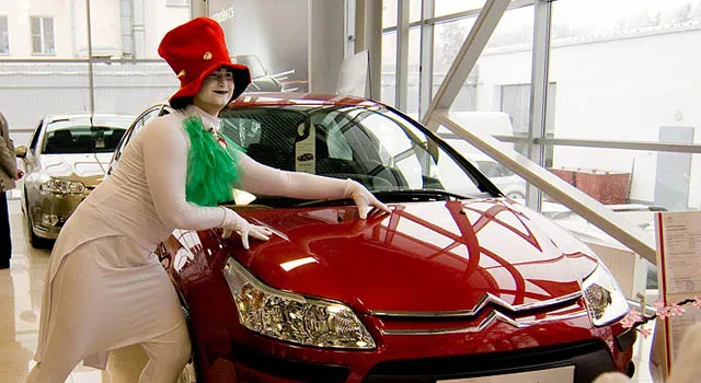 Женщины берут кредиты на покупку шубы, а мужчины – на покупку авто