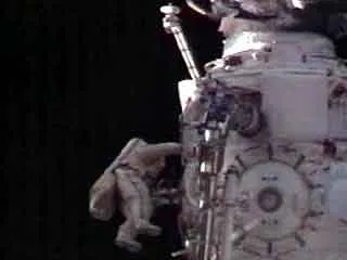 Российские космонавты сработали в открытом космосе на "отлично"