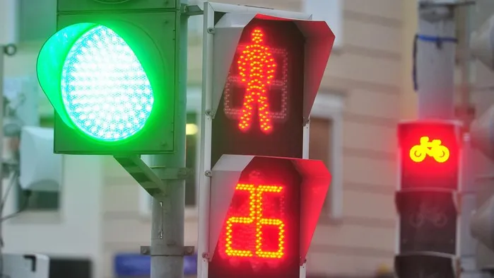 Как правильно толковать светящиеся секции у светофора⁠⁠