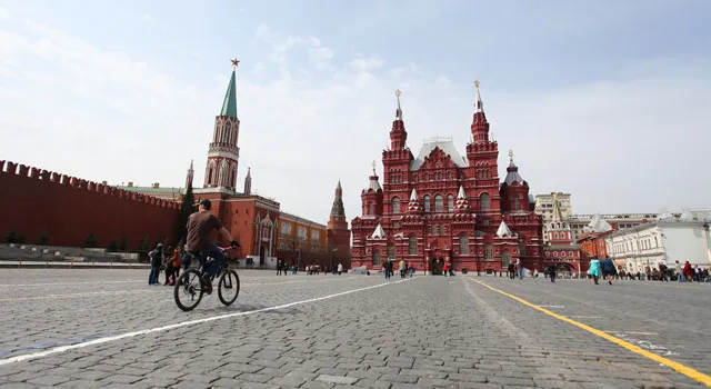 В Москве у стен Кремля открыли памятник Александру I