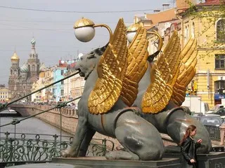 С Банковского моста в Петербурге временно исчезнут грифоны