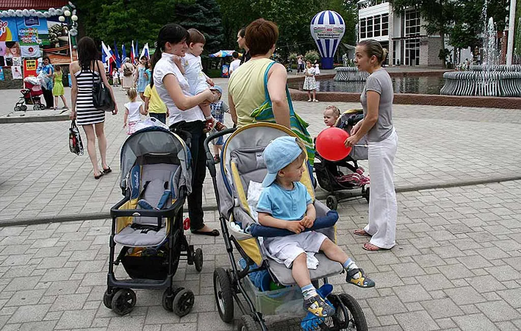 Минздравсоцразвития РФ уточняет размеры пособий по уходу за ребенком в 2012 году