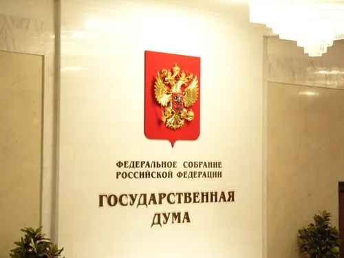 Автомобили, используемые в качестве рекламных конструкций, предлагают задерживать