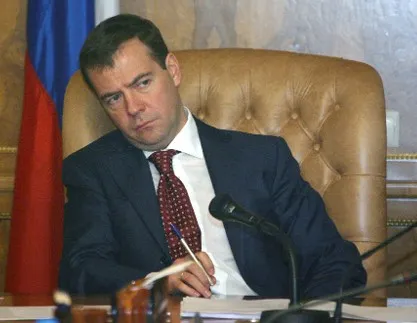 Медведев: Необходимо укреплять независимость судей