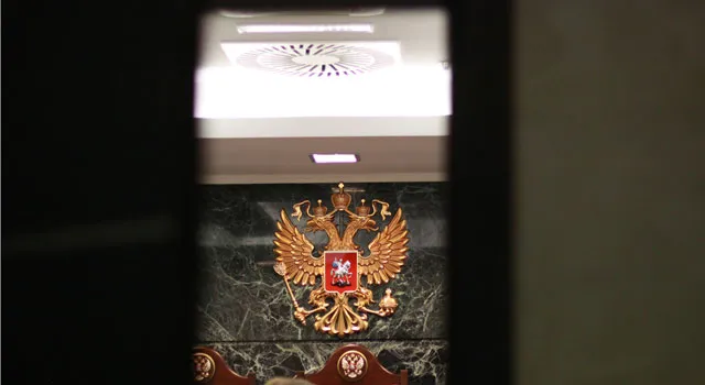 Неявка в суд юриста не влечет отложение разбирательства