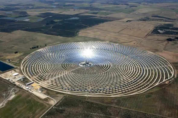 Солнечная электростанция в Испании. Круто.