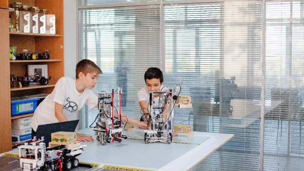 Почему стоит отправить своего ребенка в робототехнический лагерь
