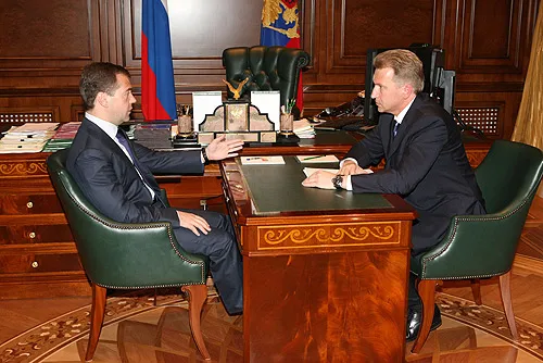 Медведев: нужно вмешиваться и заставлять платить