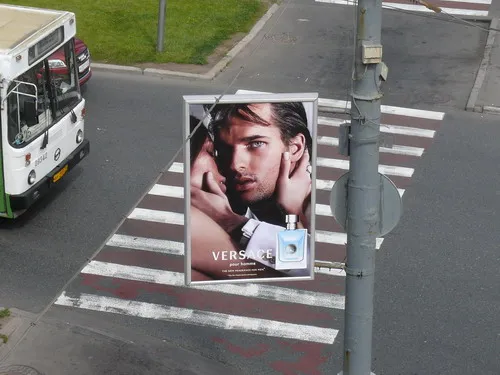 Рекламный щит в центре Москвы (с) ИА "Клерк.Ру"