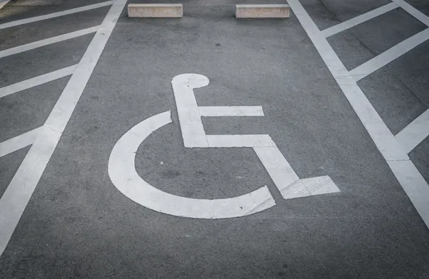 В Госдуму хотят запретить эвакуировать машину со знаком «Инвалид». Не воспользуются ли этой инициативой недобросовестные граждане? 