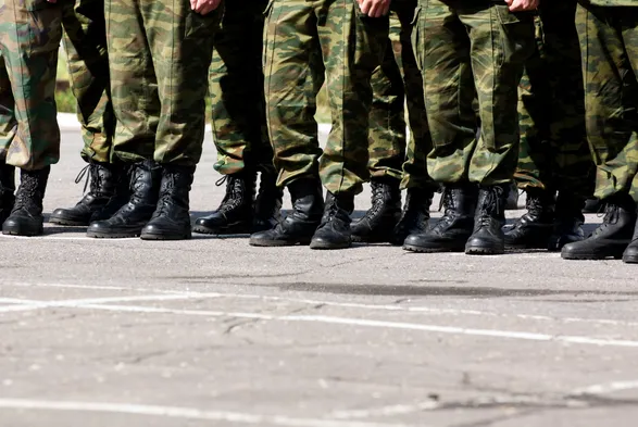 Вместо ОБЖ школьников будут учить военной подготовке. Учителями станут участники СВО