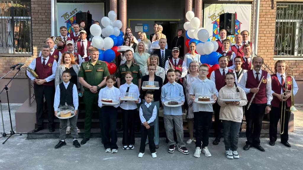 В Ярославле в День знаний военные прокуроры встретились 
с воспитанниками детского дома музыкально-художественного 
воспитания имени Н.Н. Винокуровой
