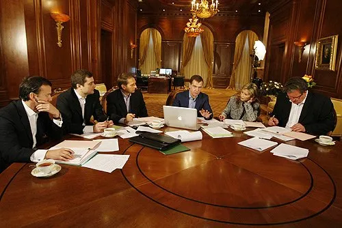 Рабочее совещание у Дмитрия Медведева. Фото с сайта kremlin.ru. 