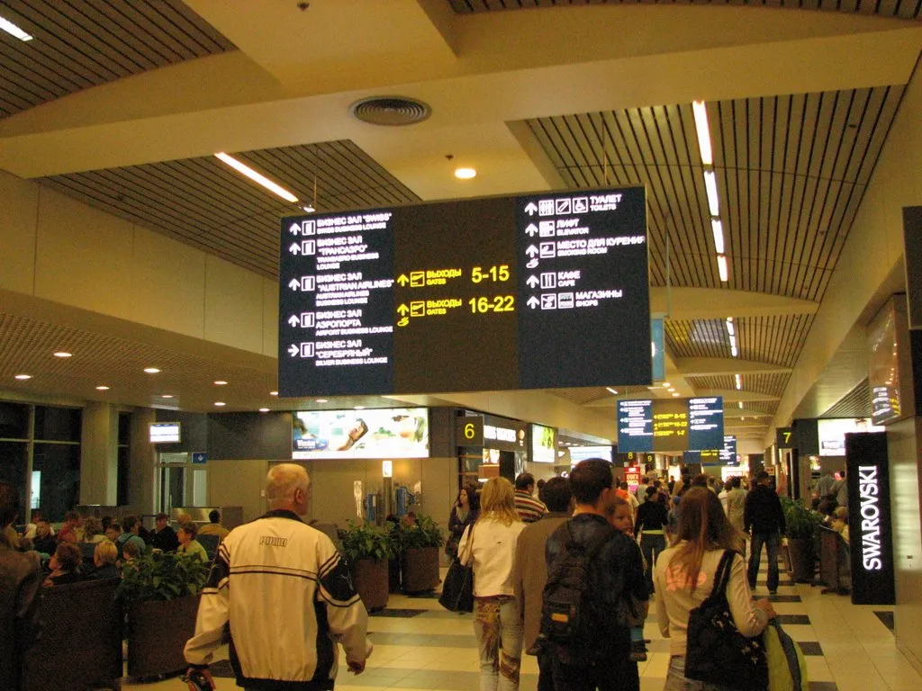 Задержка авиарейса. На что пассажир имеет право? 