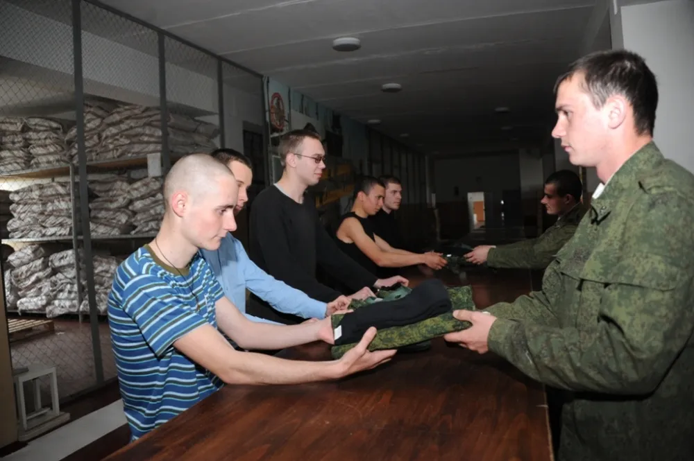 Более 80% россиян уверены в способности армии защитить страну