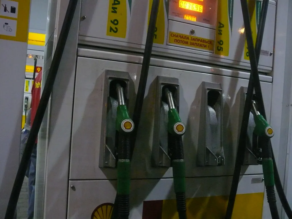 ФАС пришла к нефтяным компаниям с милицией