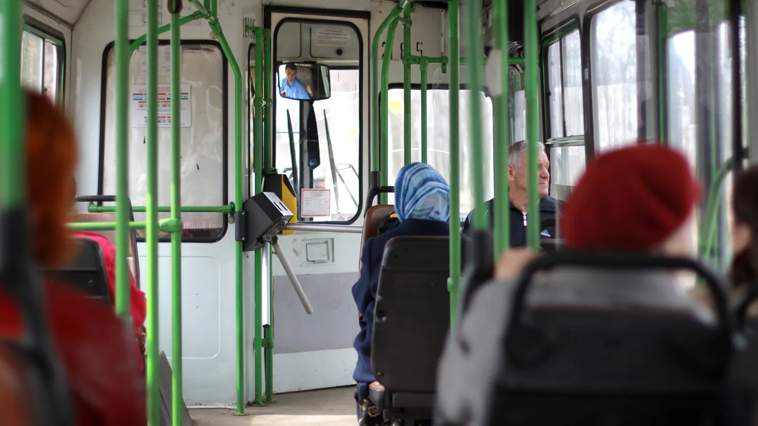 В петербургских автобусах тестируют систему безналичной оплаты проезда