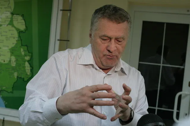 Жириновский предложил штрафовать за опасное «селфи»