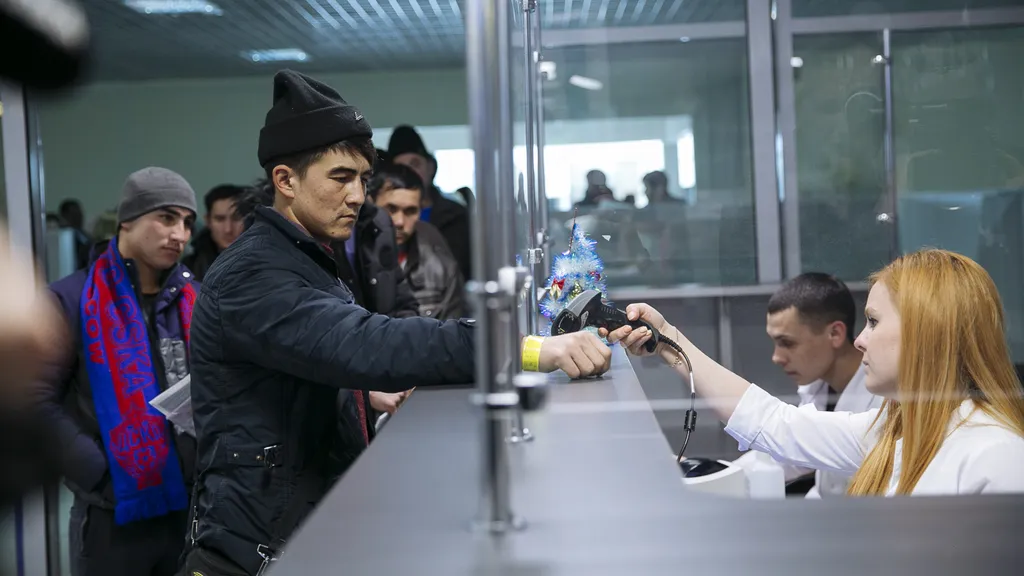 Уведомление о приеме мигранта на работу. Как лучше отправить?