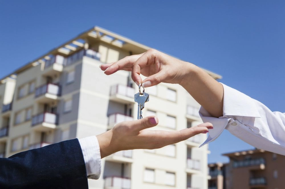 Надо ли платить налог с продажи подаренной квартиры от близкого родственника