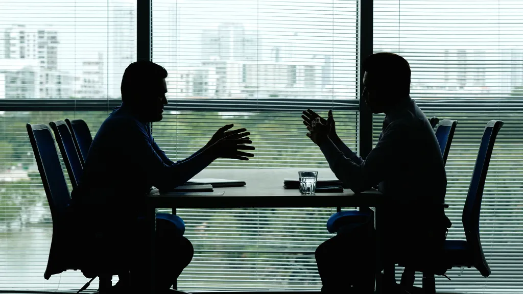 ФНС требует пояснения и документы: что делать