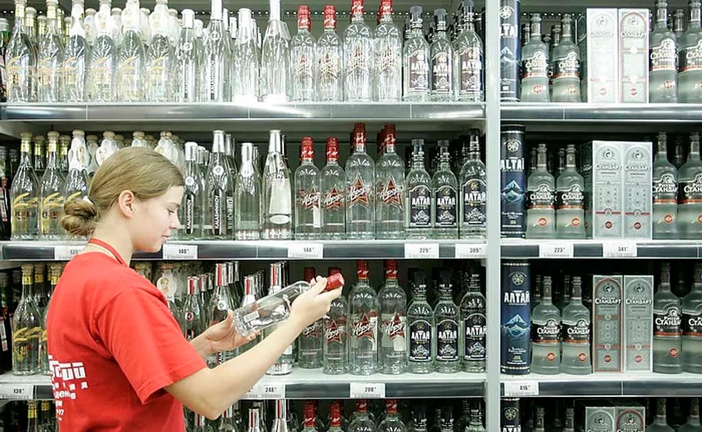 С июля самая дешевая бутылка водки будет стоить 125 рублей
