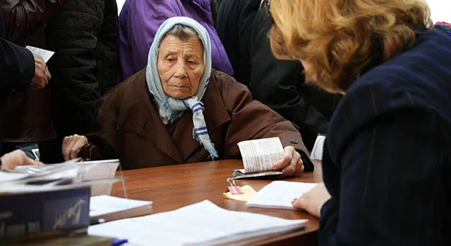 Правительство РФ разработает стандарты оказания помощи пожилым людям