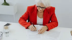 Как написать расписку в получении денег: шаблон, образец