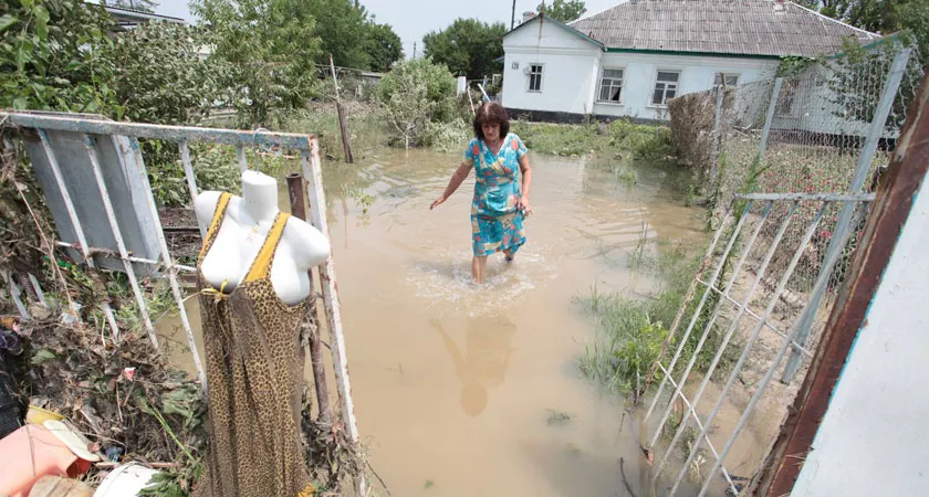 Медведев поручил до конца октября построить дома для жителей Кубани