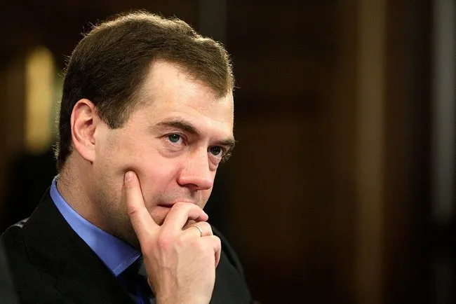 Дмитрий Медведев запретил главам субъектов РФ именоваться президентами