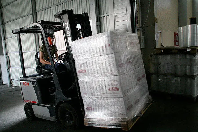 Электропогрузчики и штабелеры в составе основных средств предприятия. Нюансы учета и налоговые последствия