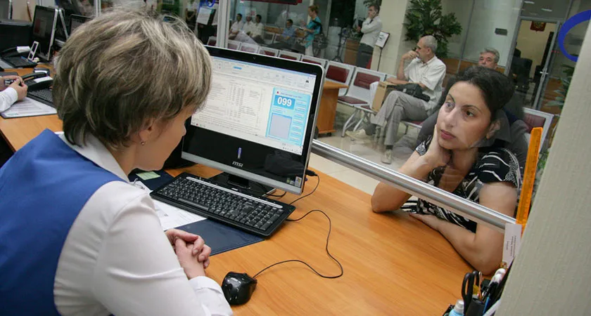 В России начали выдавать универсальные электронные карты