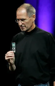 Стив Джобс представляет новый плеер iPod nano 4G. Фото AP