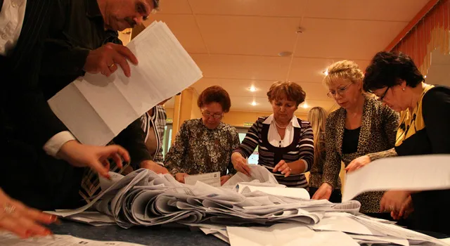 Жириновский предложил штрафовать за неявку на выборы