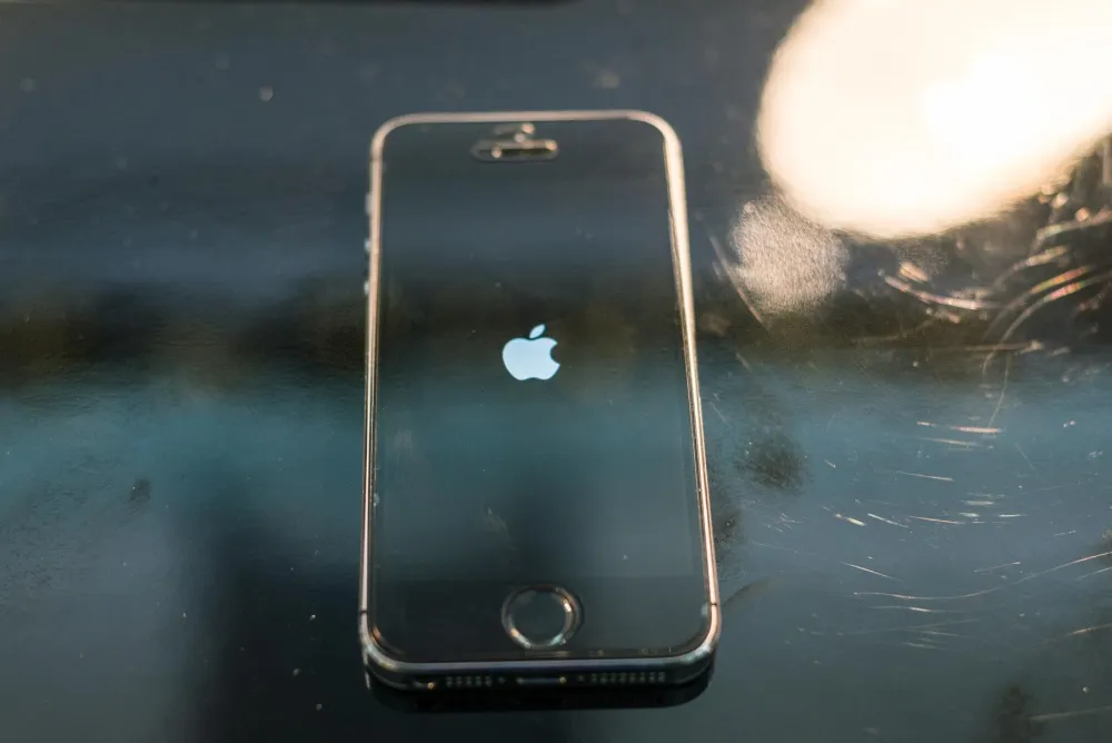 Уязвимость в iOS угрожает корпоративной информации на iPhone и iPad