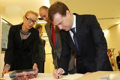 Медведев не доволен текстильной промышленностью в РФ