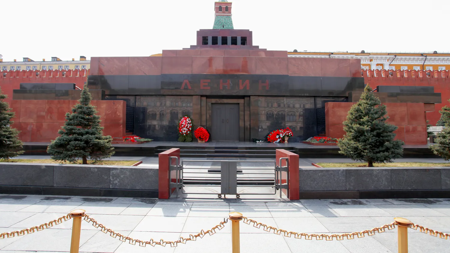 Мавзолей Ленина закрывают на ремонт до 30 апреля 2013 года