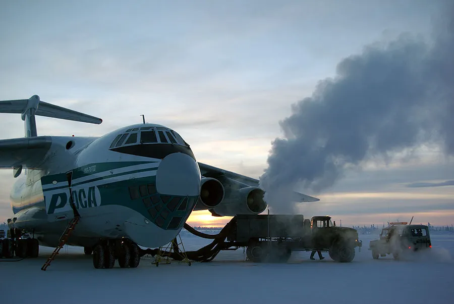 Аэропорт "Внуково" не смог принять шесть самолетов