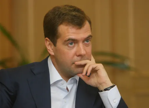 Медведев недоволен работой судебных приставов
