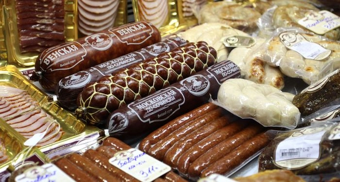 Стоимость минимального набора продуктов питания для новогоднего стола составит 3 478 рублей