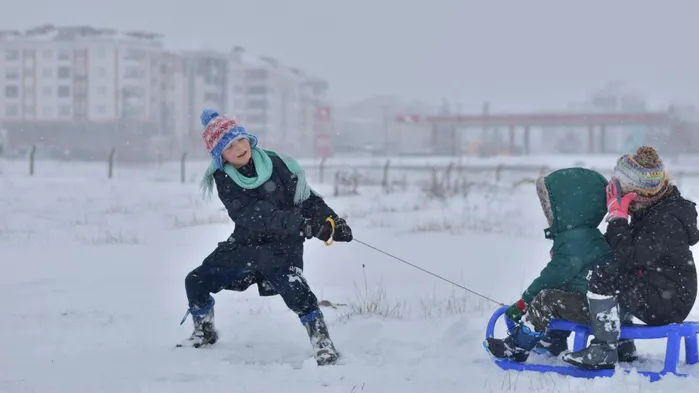 При какой температуре можно не ходить в школу зимой: правила и рекомендации
