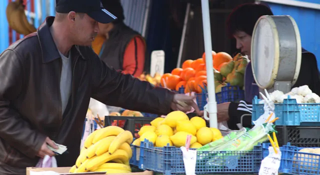 Власти могут временно снизить импортные пошлины на овощи и фрукты
