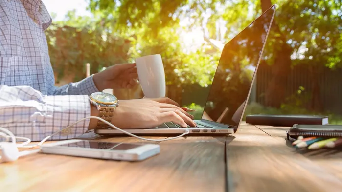 Командировка для дистанционного сотрудника: законно ли увольнение за отказ