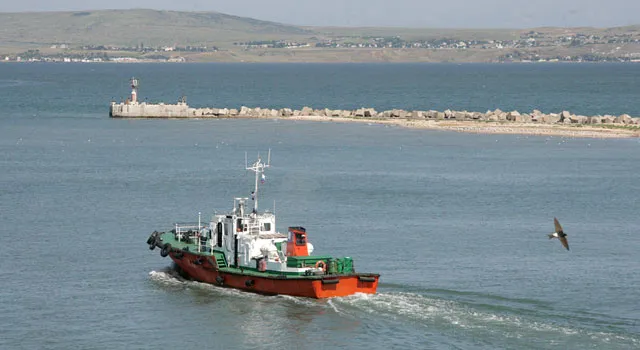 Активисты Greenpeace сообщили об обстреле своего судна