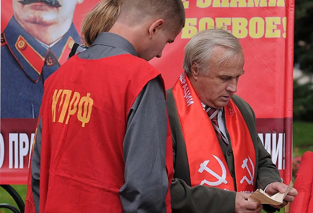 Россияне положительно относятся к советской символике 