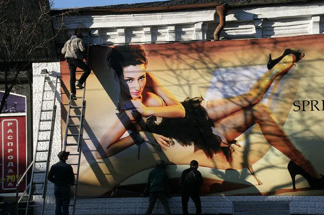 Прокуратура требует от Собянина вернуть в Москву рекламные растяжки