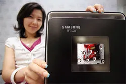 Трехдюймовый LCD-дисплей от Samsung