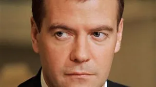 Медведев: малый бизнес без решения суда не проверят